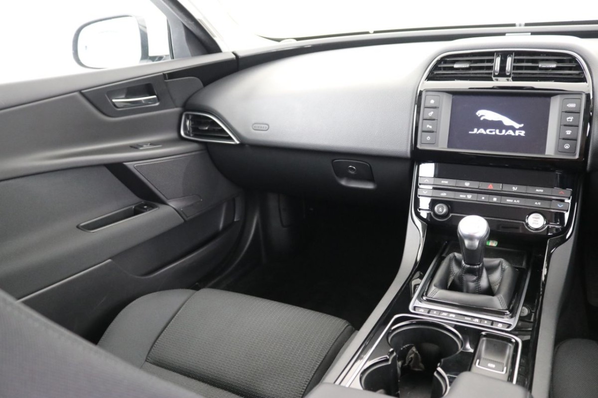 JAGUAR XE 2.0 SE 4D 178 BHP - 2017 - £15,990