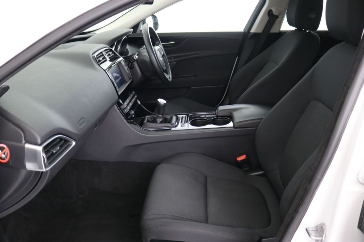 JAGUAR XE 2.0 SE 4D 178 BHP - 2017 - £15,990