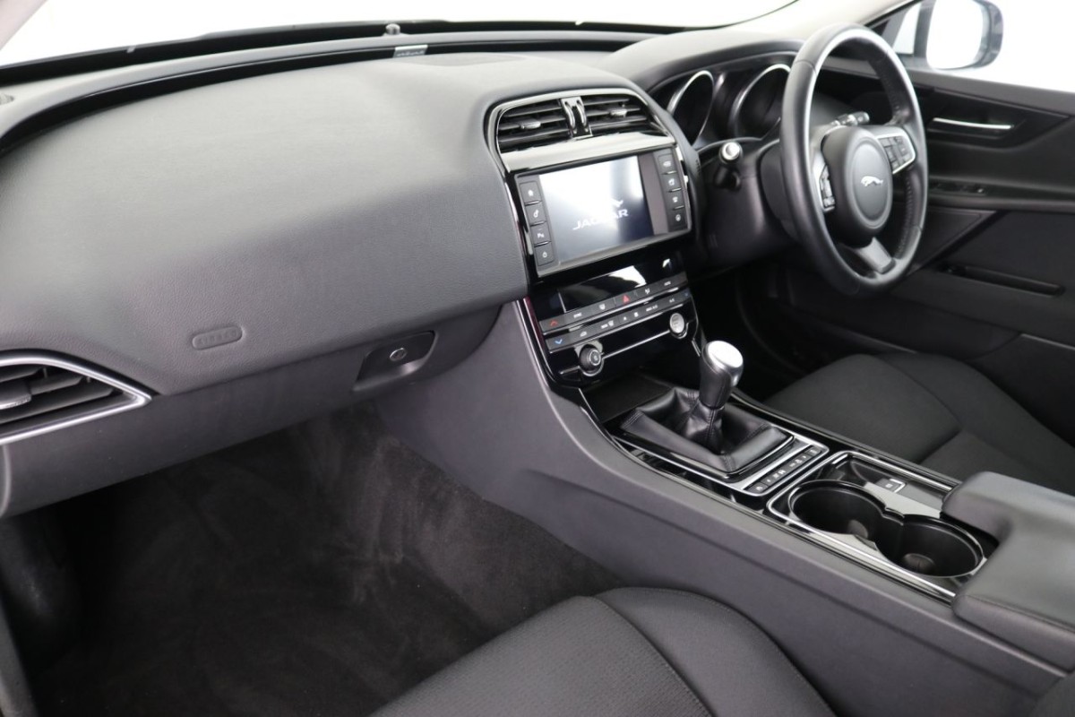 JAGUAR XE 2.0 SE 4D 178 BHP - 2017 - £15,990