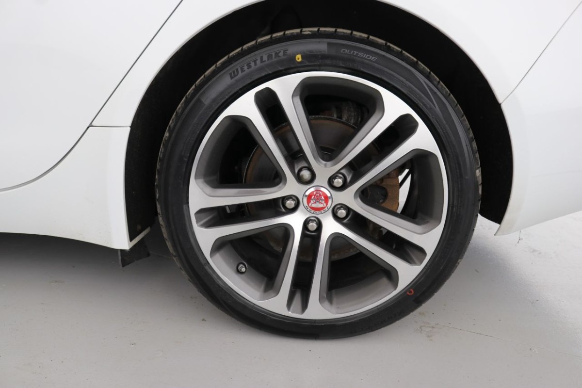 JAGUAR XE 2.0 SE 4D 178 BHP - 2017 - £15,990