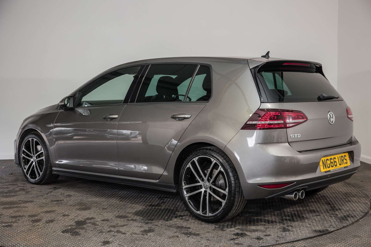 VOLKSWAGEN GOLF 2017 (66) 2.0 TDI BLUEMOTION TECH GTD HATCHBACK 5DR DIESEL DSG EURO 6 (S/S) (184 PS) - 2017 - £12,150