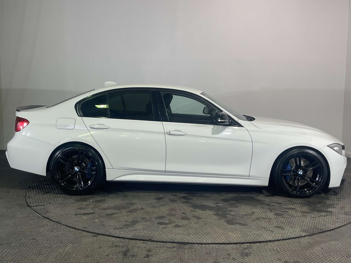 BMW 3 SERIES 2015 (15) 3.0 330D M SPORT SALOON 4DR DIESEL AUTO XDRIVE EURO 5 (S/S) (258 PS) - 2015 - £10,100