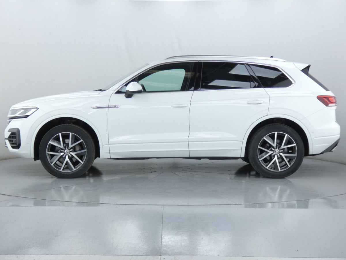 VOLKSWAGEN TOUAREG 3.0 V6 R-LINE TDI 5D 228 BHP - 2019 - £25,400