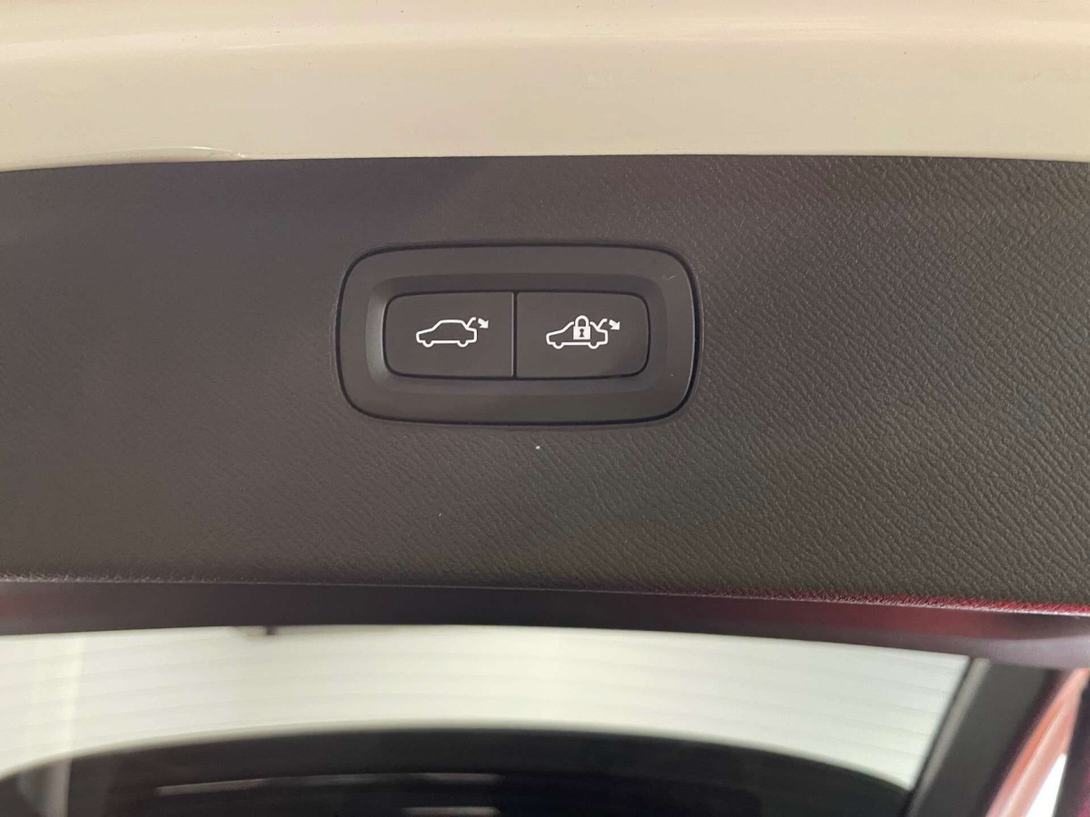 VOLVO XC90 2018 (18) 2.0 D5 POWERPULSE R-DESIGN SUV 5DR DIESEL AUTO 4WD EURO 6 (S/S) (235 PS) - 2018 - £22,000