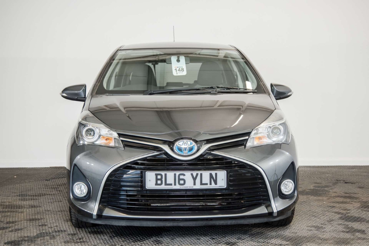 TOYOTA YARIS 2016 (16) 1.5 VVT-H ICON HATCHBACK 5DR PETROL HYBRID E-CVT EURO 6 (101 PS) - 2016 - £9,250