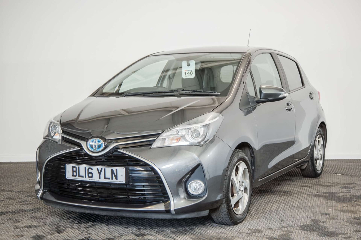 TOYOTA YARIS 2016 (16) 1.5 VVT-H ICON HATCHBACK 5DR PETROL HYBRID E-CVT EURO 6 (101 PS) - 2016 - £9,250