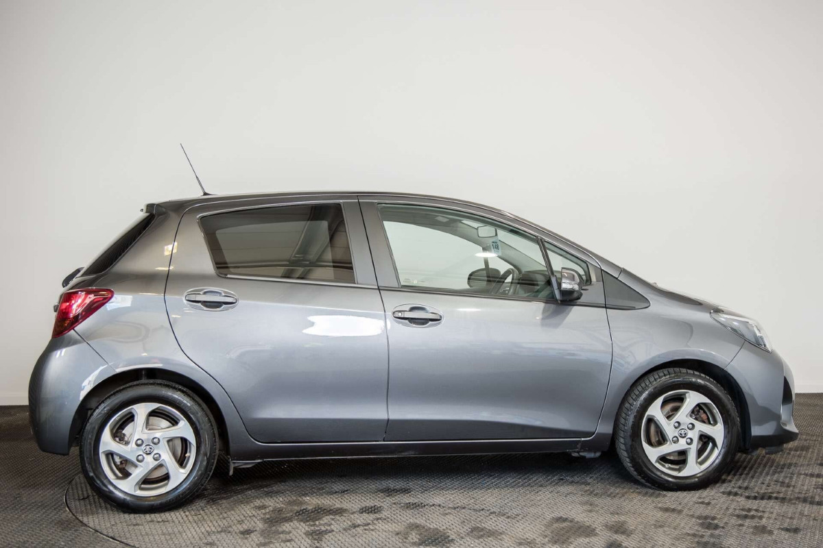 TOYOTA YARIS 2016 (16) 1.5 VVT-H ICON HATCHBACK 5DR PETROL HYBRID E-CVT EURO 6 (101 PS) - 2016 - £9,250