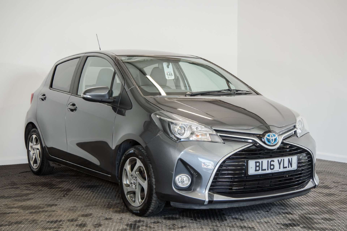 TOYOTA YARIS 2016 (16) 1.5 VVT-H ICON HATCHBACK 5DR PETROL HYBRID E-CVT EURO 6 (101 PS) - 2016 - £9,250