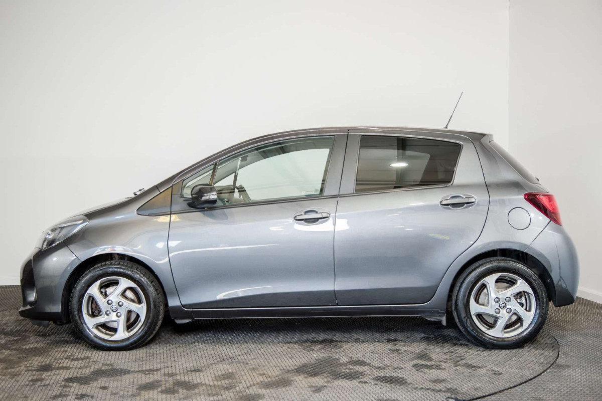 TOYOTA YARIS 2016 (16) 1.5 VVT-H ICON HATCHBACK 5DR PETROL HYBRID E-CVT EURO 6 (101 PS) - 2016 - £9,250