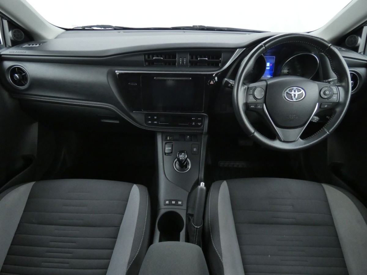 TOYOTA AURIS 1.8 VVT-I ICON TECH TOURING SPORTS 5D 135 BHP - 2019 - £11,990