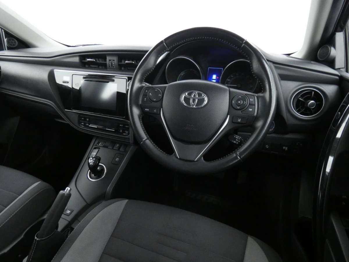 TOYOTA AURIS 1.8 VVT-I ICON TECH TOURING SPORTS 5D 135 BHP - 2019 - £11,990