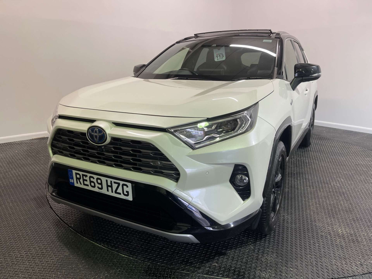 TOYOTA RAV4 2019 (69) 2.5 VVT-H DYNAMIC SUV 5DR PETROL HYBRID CVT 4WD EURO 6 (S/S) (222 PS) - 2019 - £17,000
