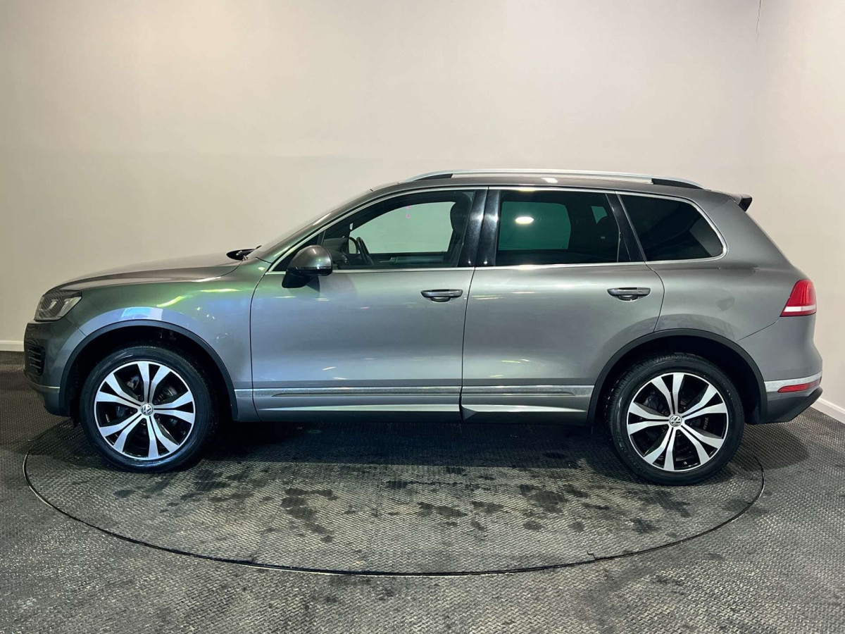 VOLKSWAGEN TOUAREG 2016 (16) 3.0 TDI V6 BLUEMOTION TECH R-LINE SUV 5DR DIESEL TIPTRONIC 4WD EURO 6 (S/S) - 2016 - £14,000