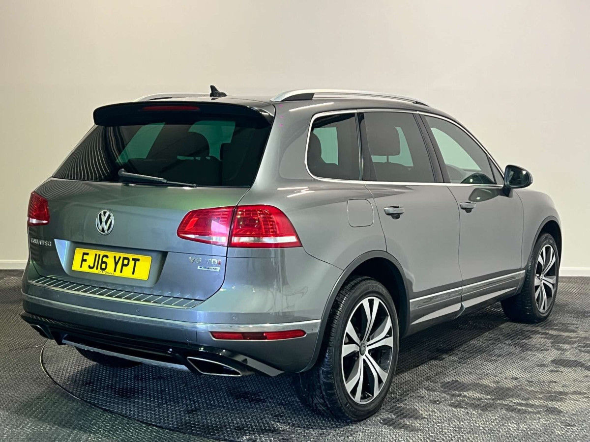 VOLKSWAGEN TOUAREG 2016 (16) 3.0 TDI V6 BLUEMOTION TECH R-LINE SUV 5DR DIESEL TIPTRONIC 4WD EURO 6 (S/S) - 2016 - £14,000