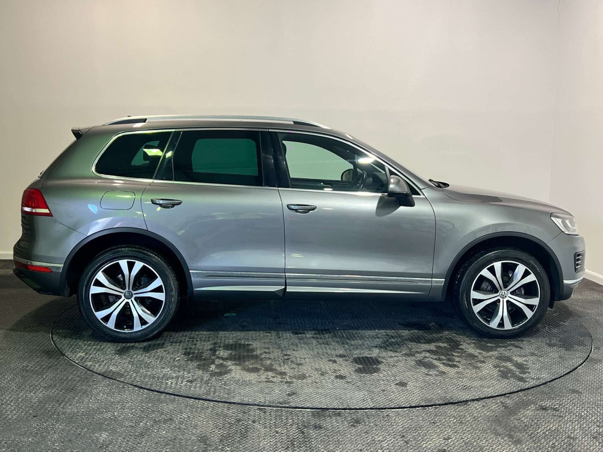 VOLKSWAGEN TOUAREG 2016 (16) 3.0 TDI V6 BLUEMOTION TECH R-LINE SUV 5DR DIESEL TIPTRONIC 4WD EURO 6 (S/S) - 2016 - £14,000