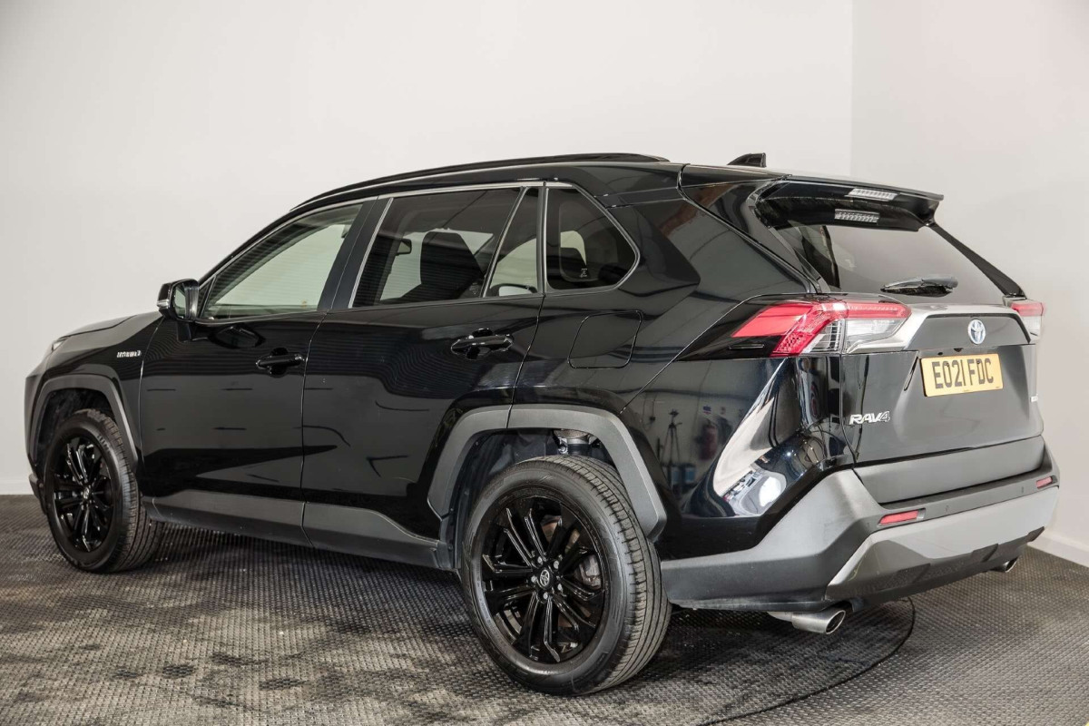 TOYOTA RAV4 2021 (21) 2.5 VVT-H GPF DESIGN SUV 5DR PETROL HYBRID CVT EURO 6 (S/S) (218 PS) - 2021 - £17,500