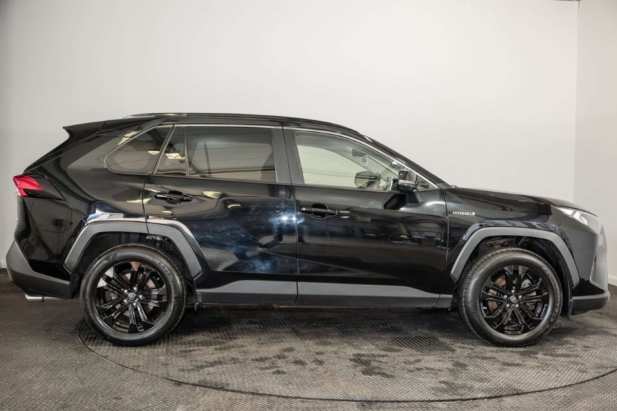 TOYOTA RAV4 2021 (21) 2.5 VVT-H GPF DESIGN SUV 5DR PETROL HYBRID CVT EURO 6 (S/S) (218 PS) - 2021 - £17,500