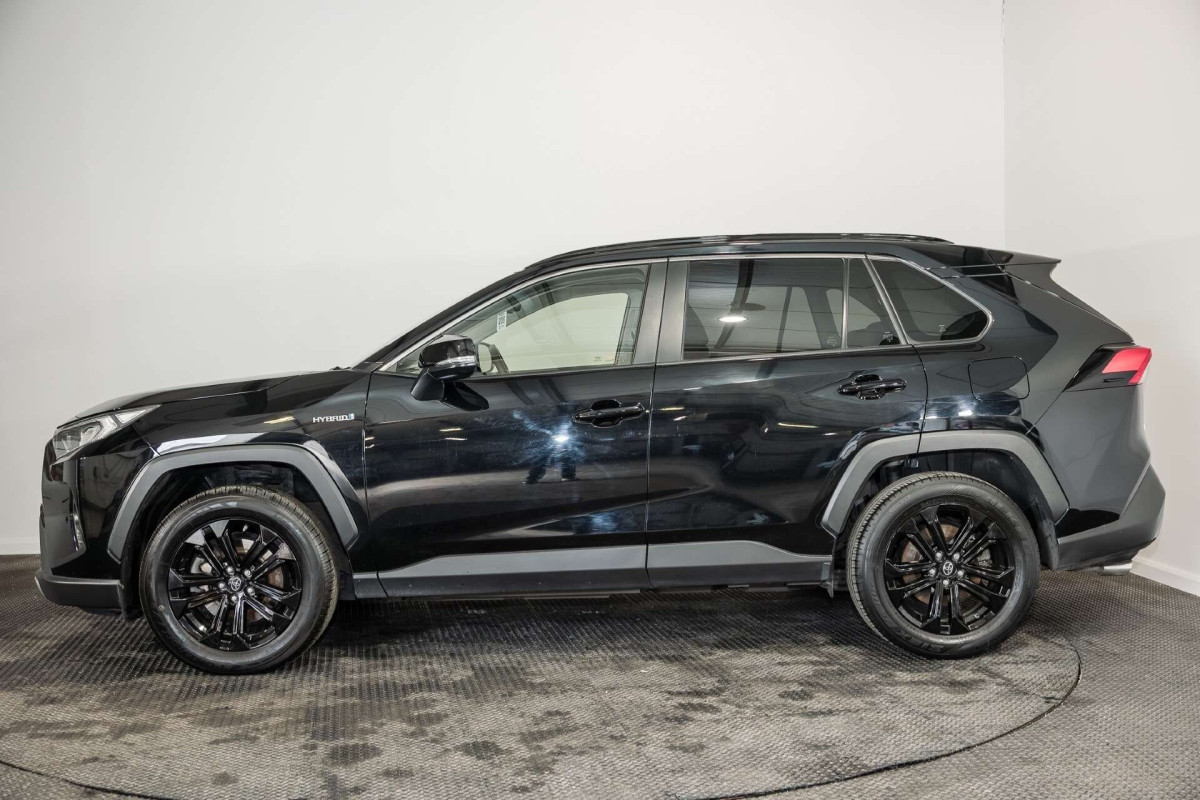 TOYOTA RAV4 2021 (21) 2.5 VVT-H GPF DESIGN SUV 5DR PETROL HYBRID CVT EURO 6 (S/S) (218 PS) - 2021 - £17,500