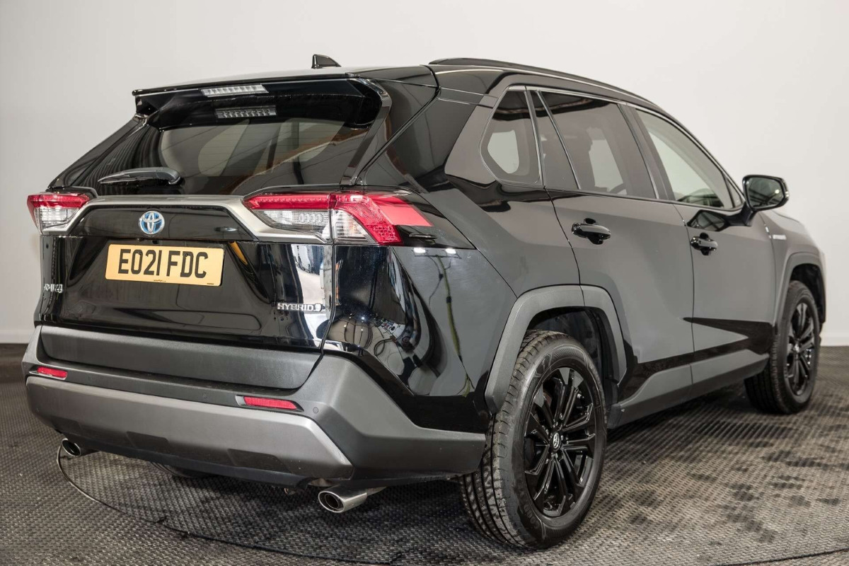 TOYOTA RAV4 2021 (21) 2.5 VVT-H GPF DESIGN SUV 5DR PETROL HYBRID CVT EURO 6 (S/S) (218 PS) - 2021 - £17,500