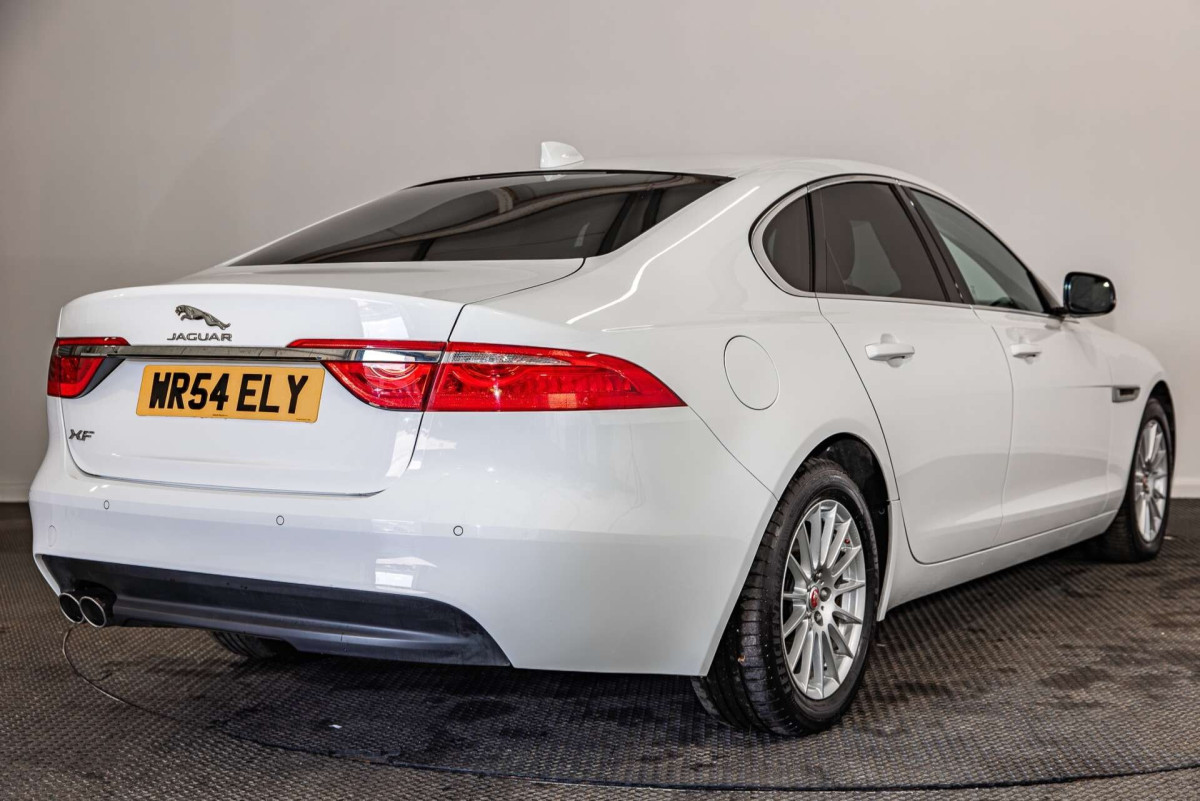 JAGUAR XF 2018 (18) 2.0D PRESTIGE SALOON 4DR DIESEL MANUAL EURO 6 (S/S) (180 PS) - 2018 - £9,000