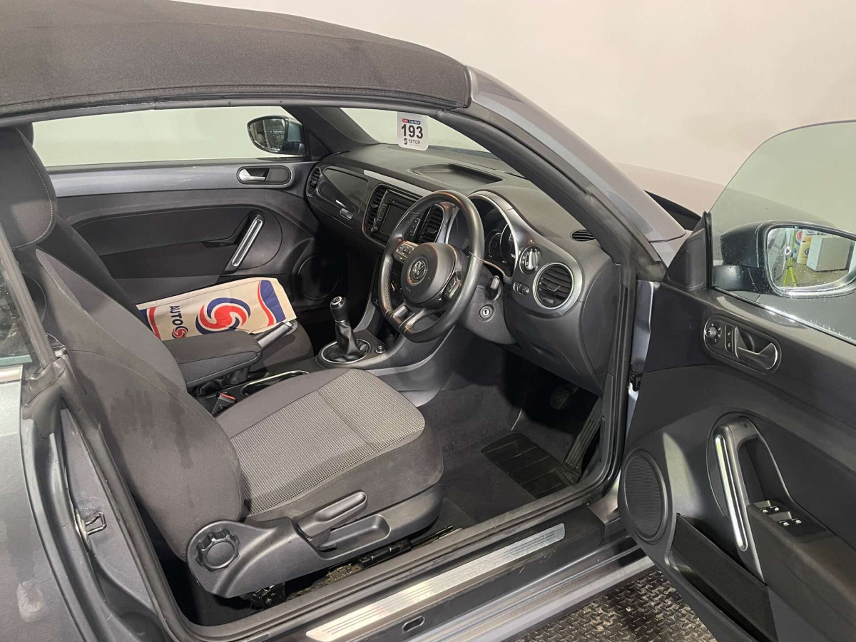 VOLKSWAGEN BEETLE 2015 (64) 1.6 TDI BLUEMOTION TECH DESIGN CABRIOLET 2DR DIESEL MANUAL EURO 5 (S/S) (10 - 2015 - £7,700