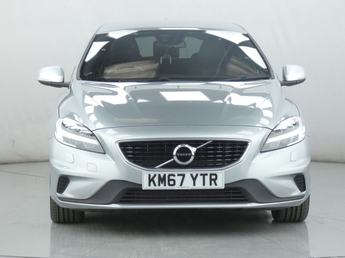 VOLVO V40 2.0 D4 R-DESIGN NAV PLUS 5D 188 BHP - 2017 - £11,400