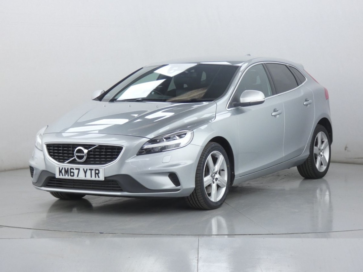 VOLVO V40 2.0 D4 R-DESIGN NAV PLUS 5D 188 BHP - 2017 - £11,400