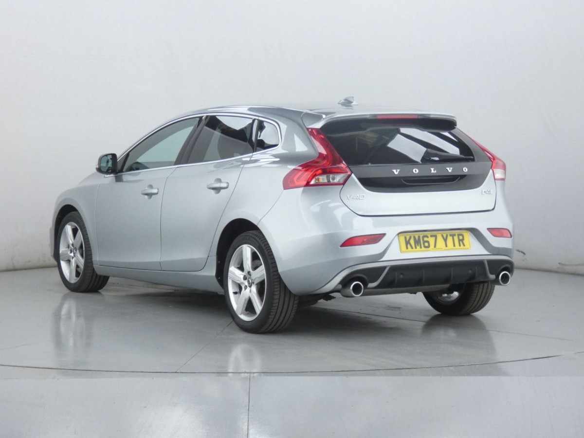 VOLVO V40 2.0 D4 R-DESIGN NAV PLUS 5D 188 BHP - 2017 - £11,400