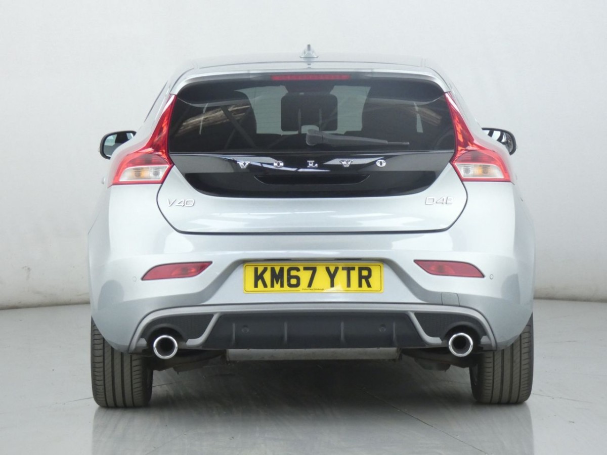 VOLVO V40 2.0 D4 R-DESIGN NAV PLUS 5D 188 BHP - 2017 - £11,400
