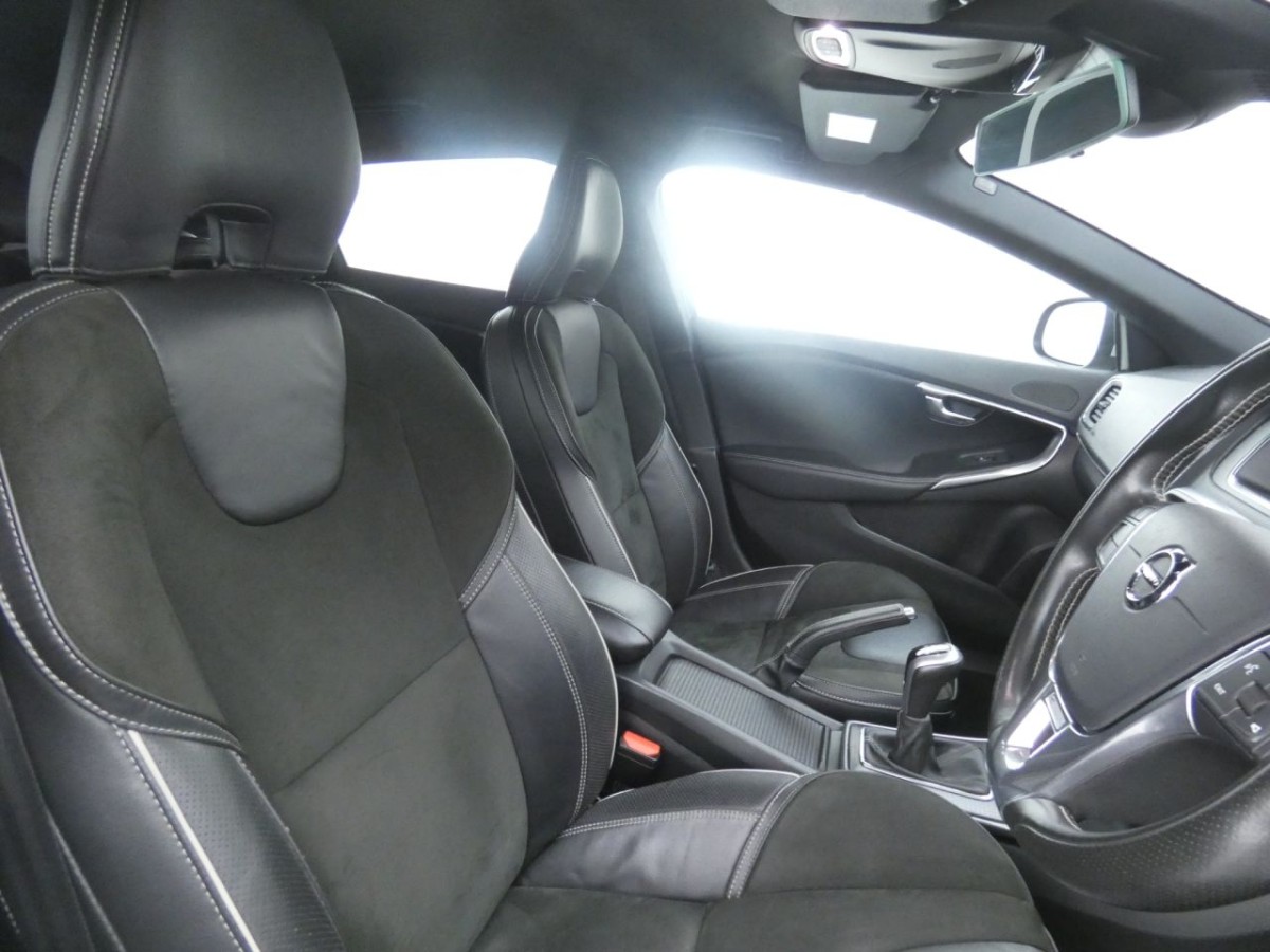 VOLVO V40 2.0 D4 R-DESIGN NAV PLUS 5D 188 BHP - 2017 - £11,400