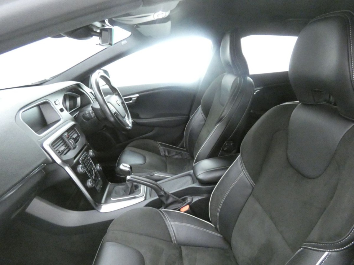 VOLVO V40 2.0 D4 R-DESIGN NAV PLUS 5D 188 BHP - 2017 - £11,400