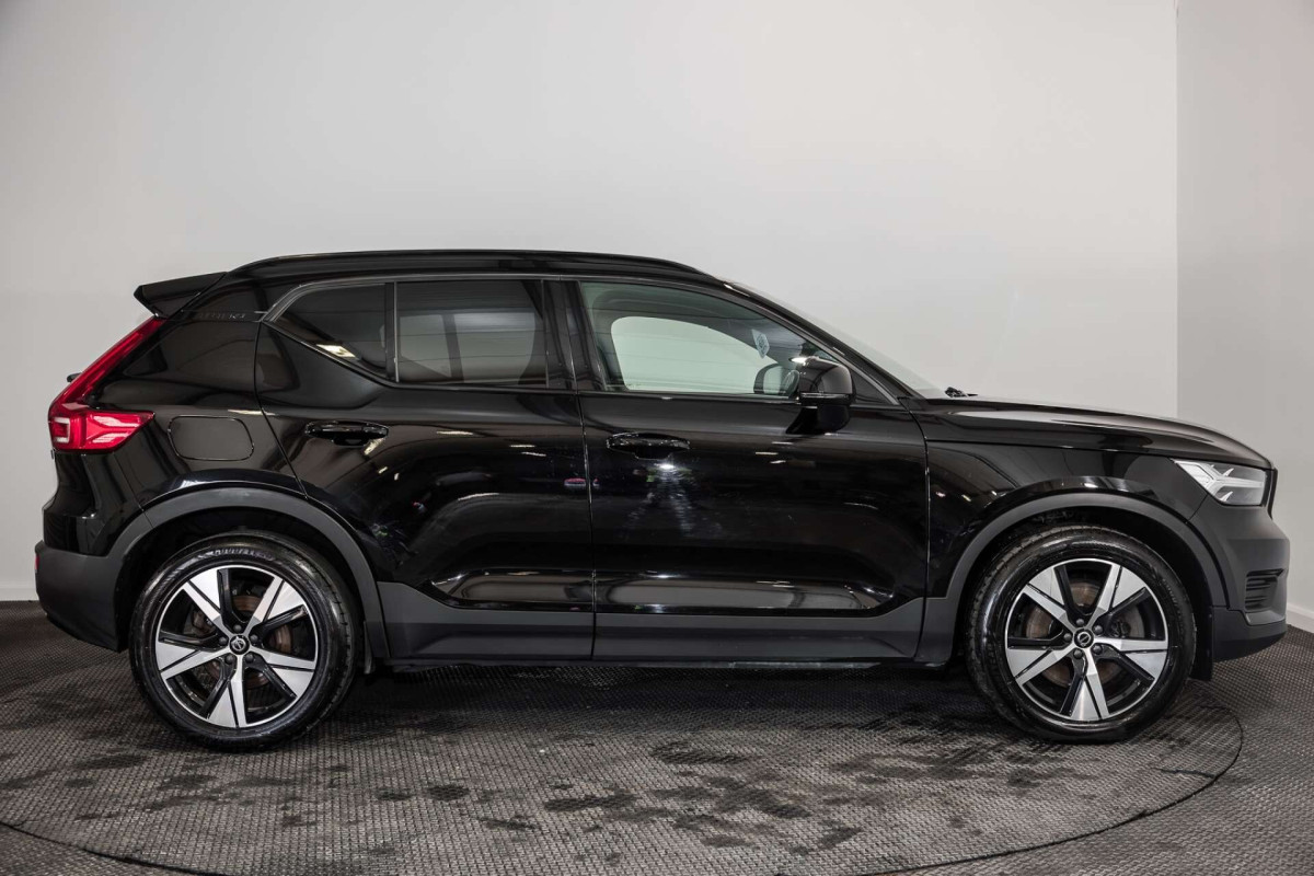 VOLVO XC40 2021 (21) 1.5H T4 RECHARGE 10.7KWH R-DESIGN SUV 5DR PETROL PLUG-IN HYBRID AUTO EURO 6 - 2021 - £15,700