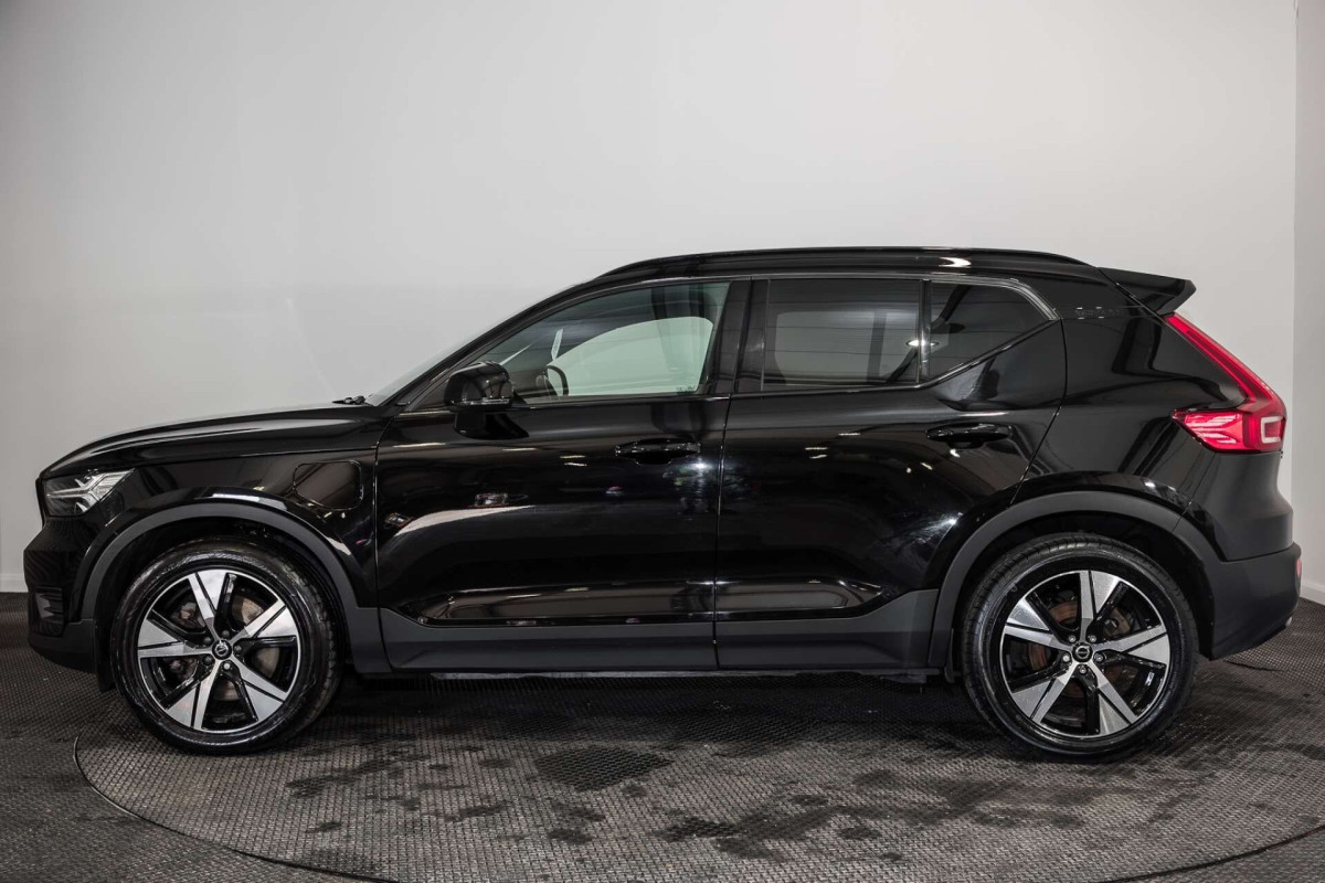 VOLVO XC40 2021 (21) 1.5H T4 RECHARGE 10.7KWH R-DESIGN SUV 5DR PETROL PLUG-IN HYBRID AUTO EURO 6 - 2021 - £15,700