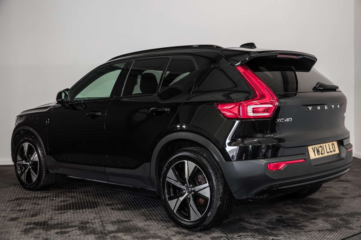 VOLVO XC40 2021 (21) 1.5H T4 RECHARGE 10.7KWH R-DESIGN SUV 5DR PETROL PLUG-IN HYBRID AUTO EURO 6 - 2021 - £15,700