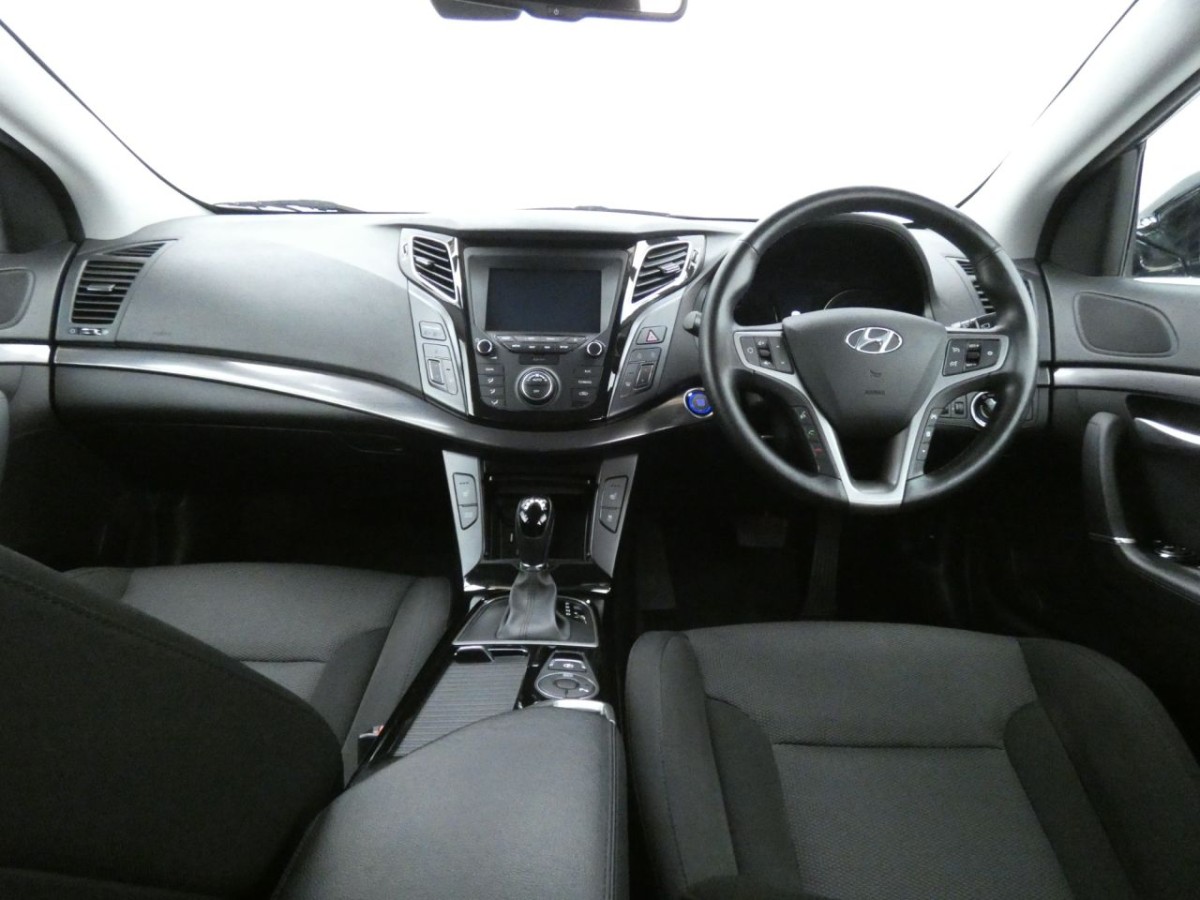 HYUNDAI I40 1.6 CRDI SE NAV 5D 135 BHP - 2019 - £14,700