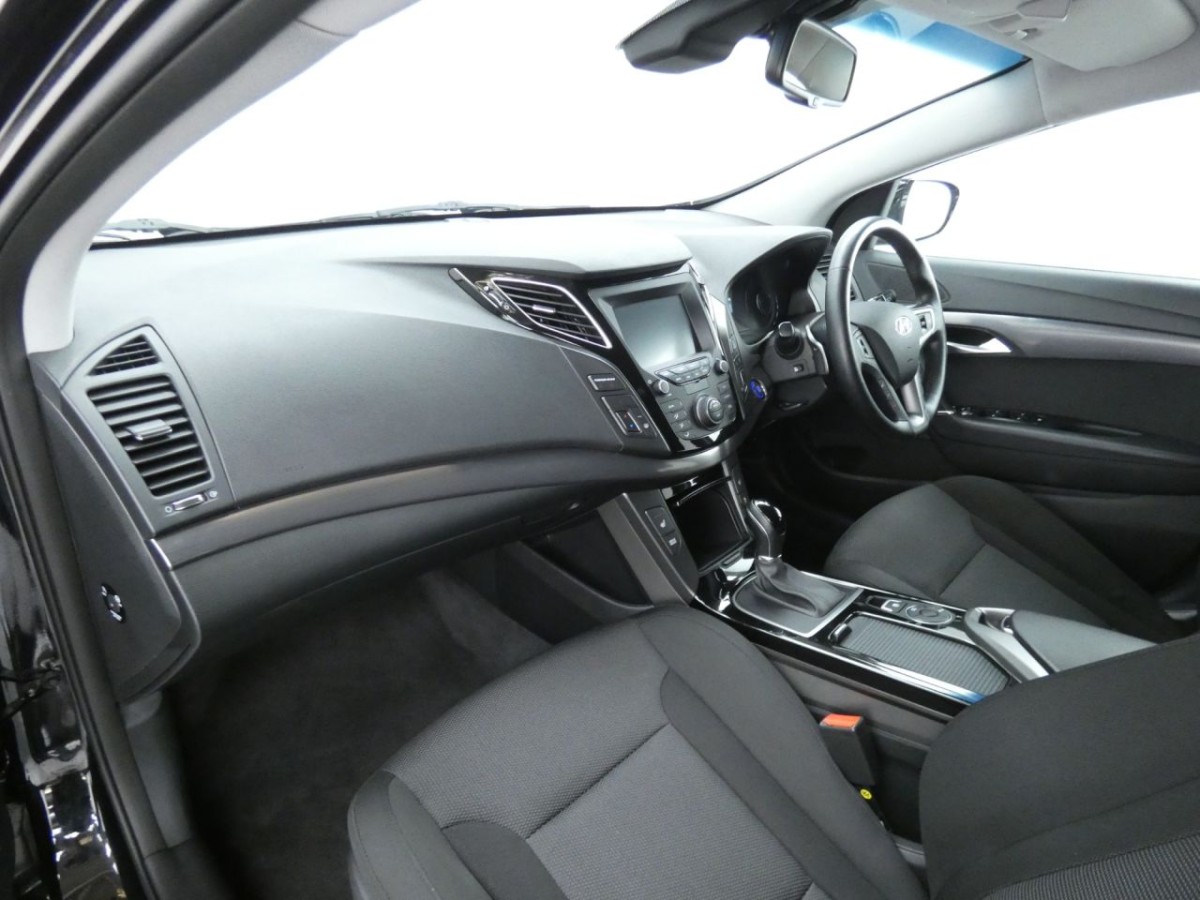 HYUNDAI I40 1.6 CRDI SE NAV 5D 135 BHP - 2019 - £14,700