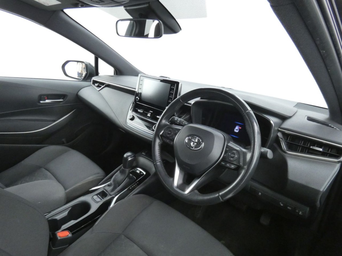 TOYOTA COROLLA 1.8 ICON TECH 5D 121 BHP - 2020 - £15,990