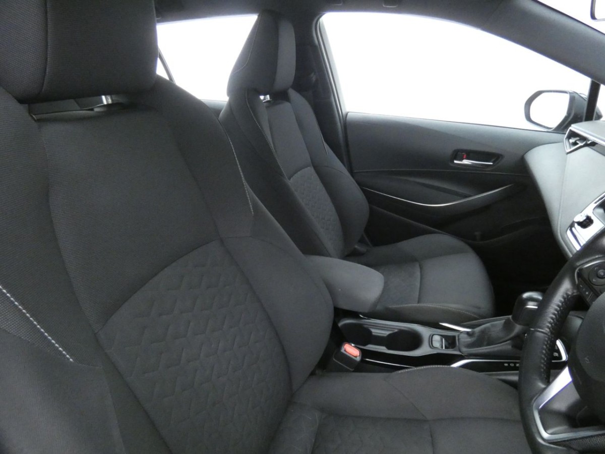 TOYOTA COROLLA 1.8 ICON TECH 5D 121 BHP - 2020 - £15,990