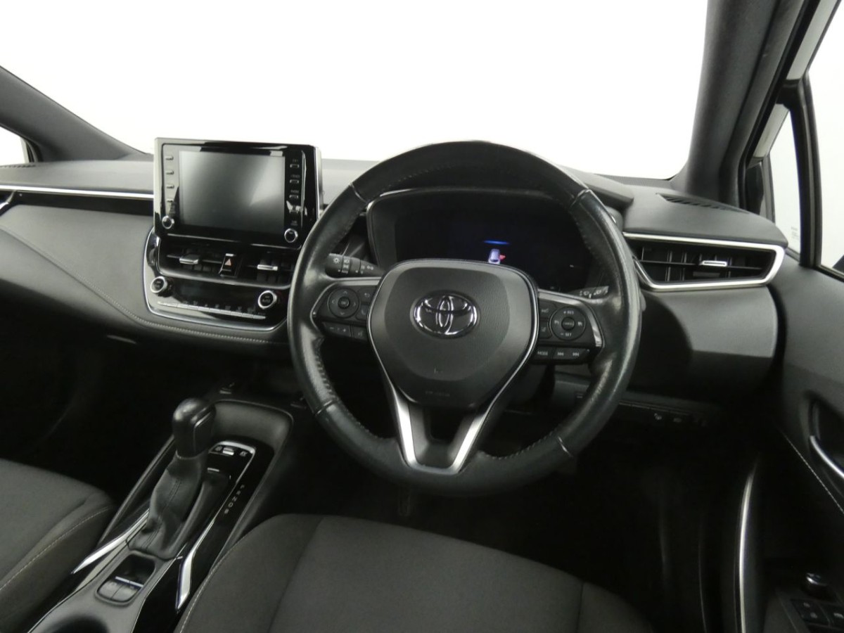 TOYOTA COROLLA 1.8 ICON TECH 5D 121 BHP - 2020 - £15,990