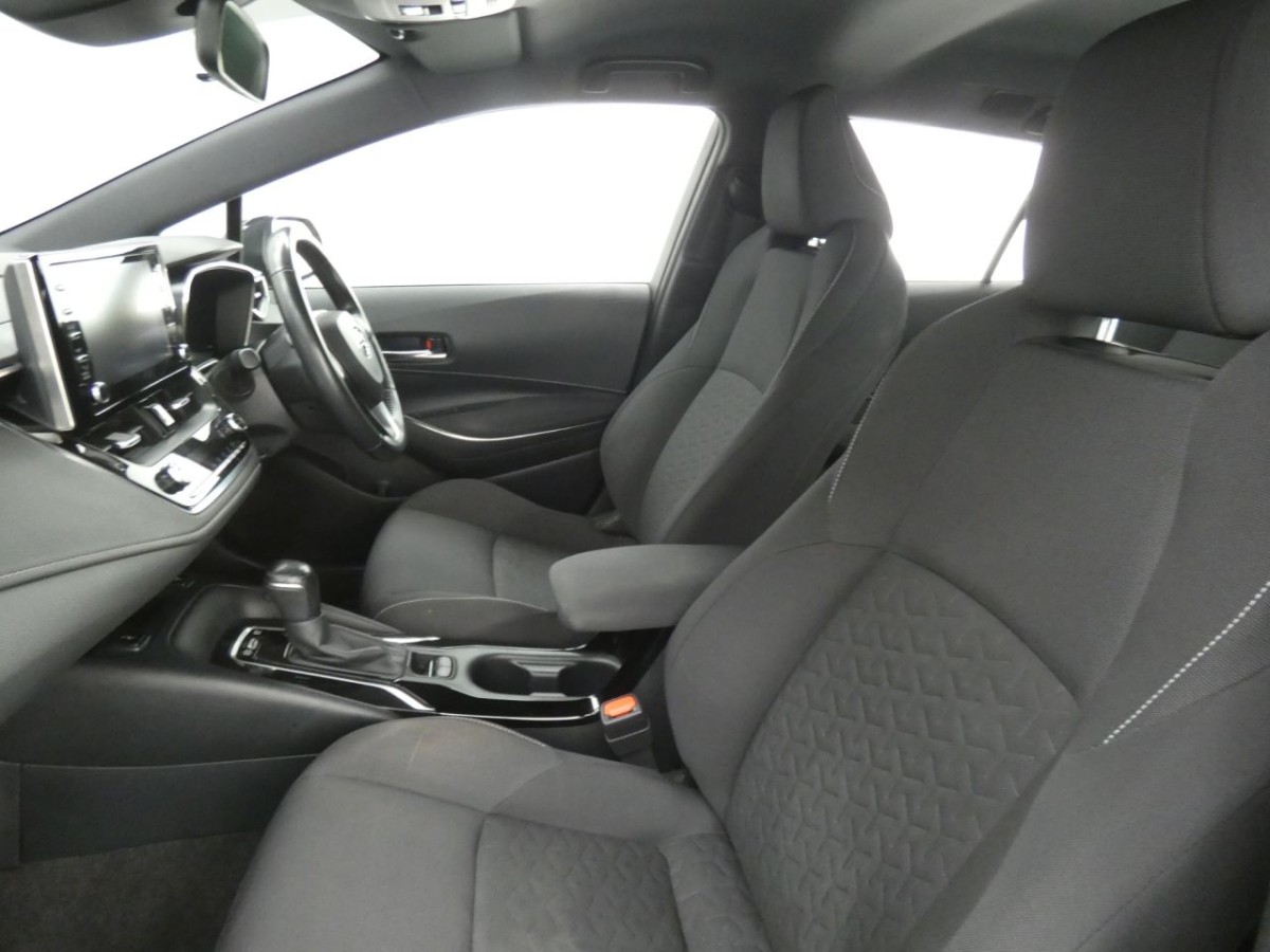 TOYOTA COROLLA 1.8 ICON TECH 5D 121 BHP - 2020 - £15,990