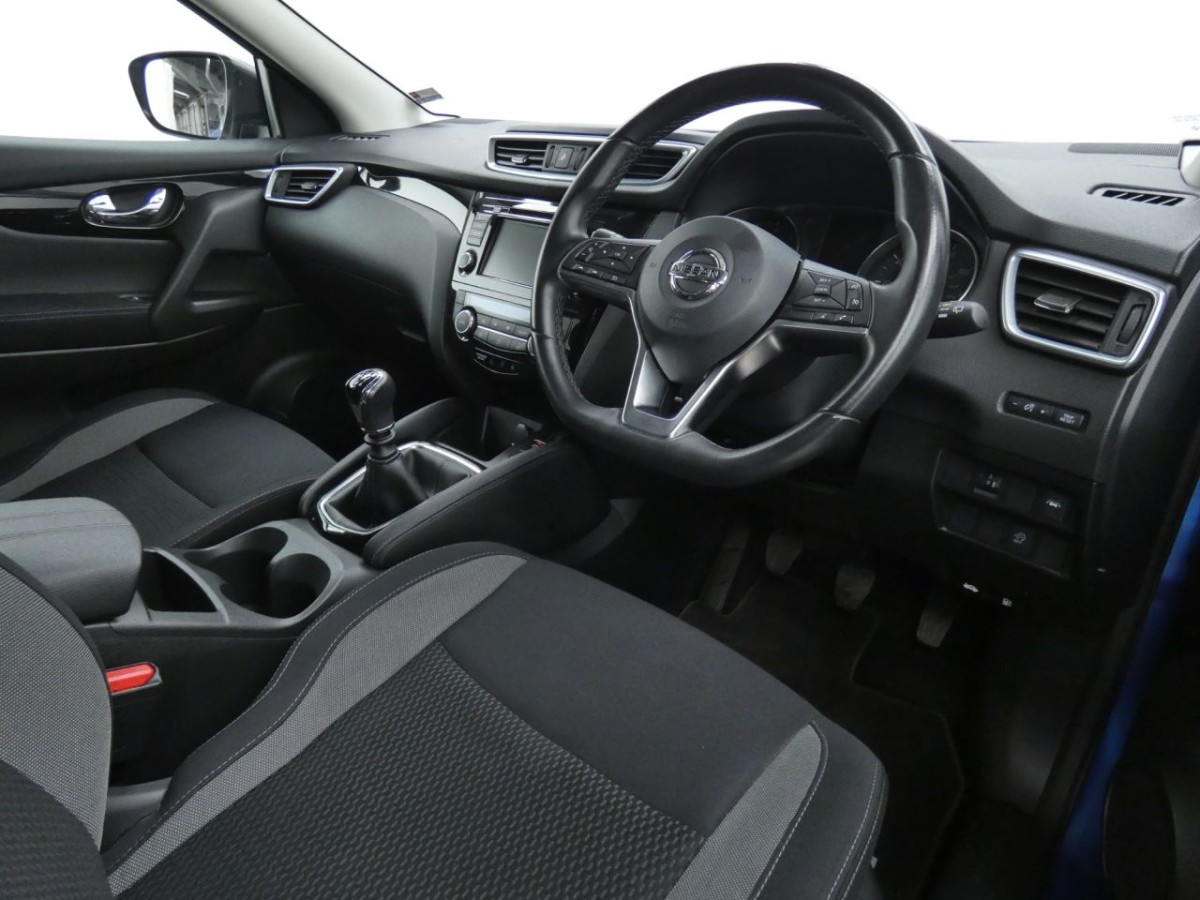 NISSAN QASHQAI 1.3 DIG-T ACENTA PREMIUM 5D 140 BHP HATCHBACK - 2020 - £13,700