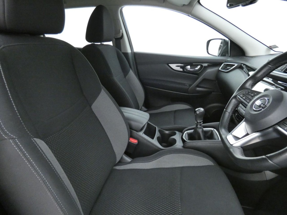 NISSAN QASHQAI 1.3 DIG-T ACENTA PREMIUM 5D 140 BHP HATCHBACK - 2020 - £13,700