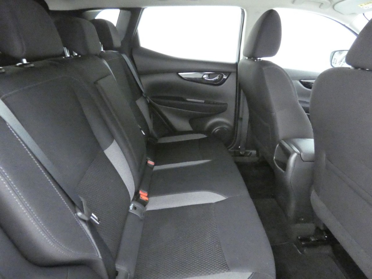 NISSAN QASHQAI 1.3 DIG-T ACENTA PREMIUM 5D 140 BHP HATCHBACK - 2020 - £13,700