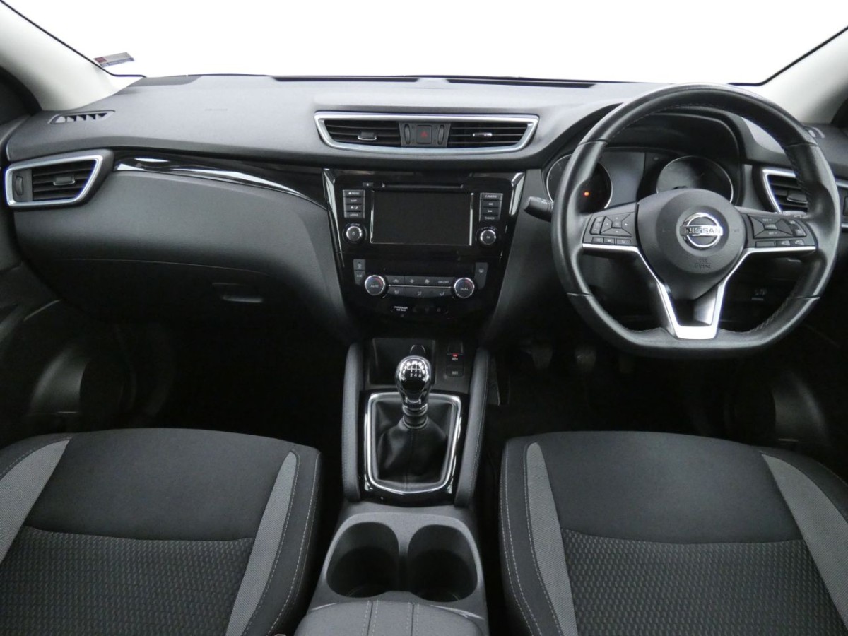NISSAN QASHQAI 1.3 DIG-T ACENTA PREMIUM 5D 140 BHP HATCHBACK - 2020 - £13,700