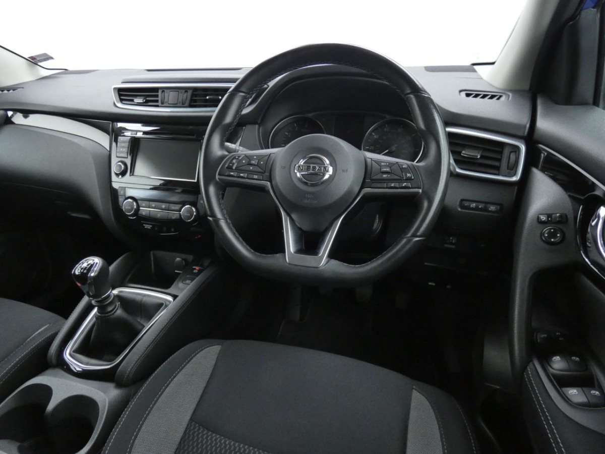 NISSAN QASHQAI 1.3 DIG-T ACENTA PREMIUM 5D 140 BHP HATCHBACK - 2020 - £13,700