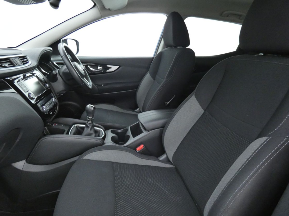 NISSAN QASHQAI 1.3 DIG-T ACENTA PREMIUM 5D 140 BHP HATCHBACK - 2020 - £13,700