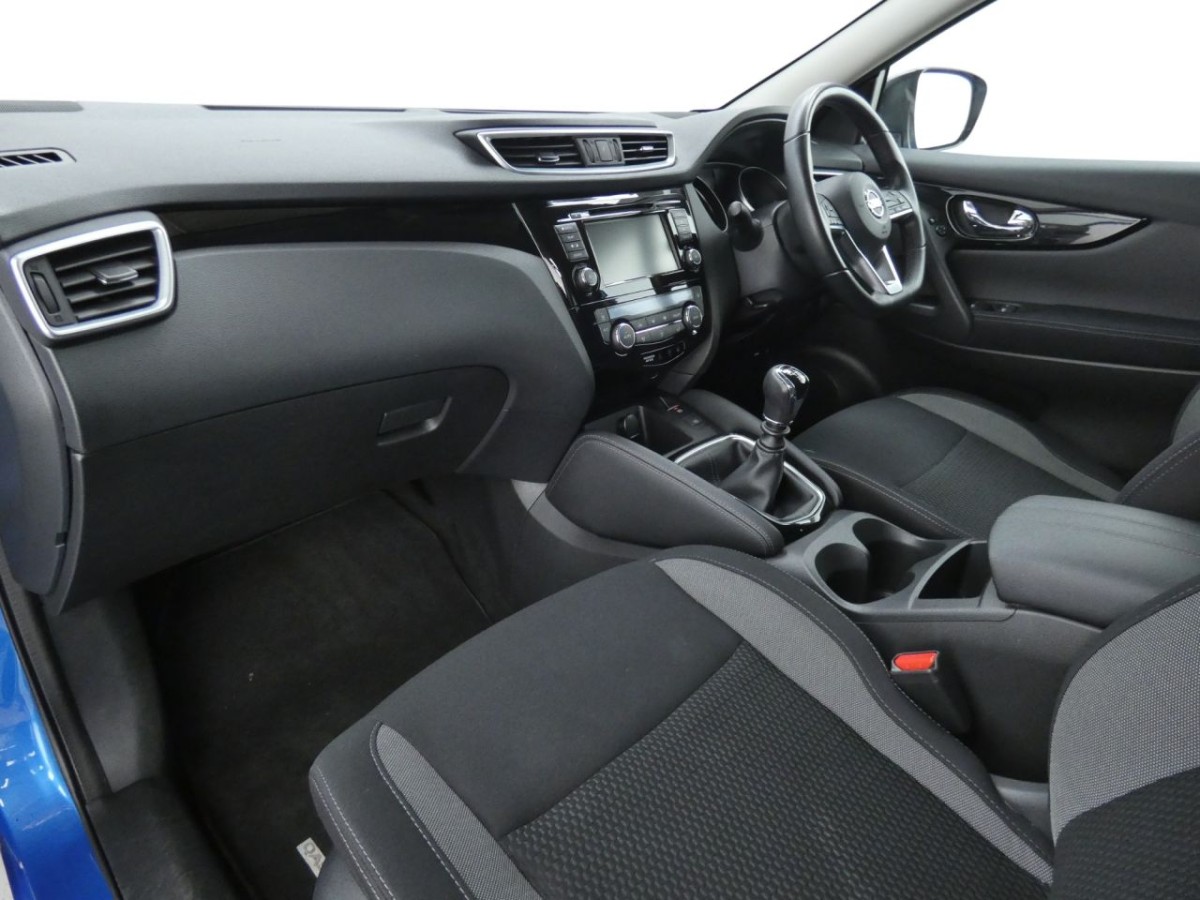 NISSAN QASHQAI 1.3 DIG-T ACENTA PREMIUM 5D 140 BHP HATCHBACK - 2020 - £13,700