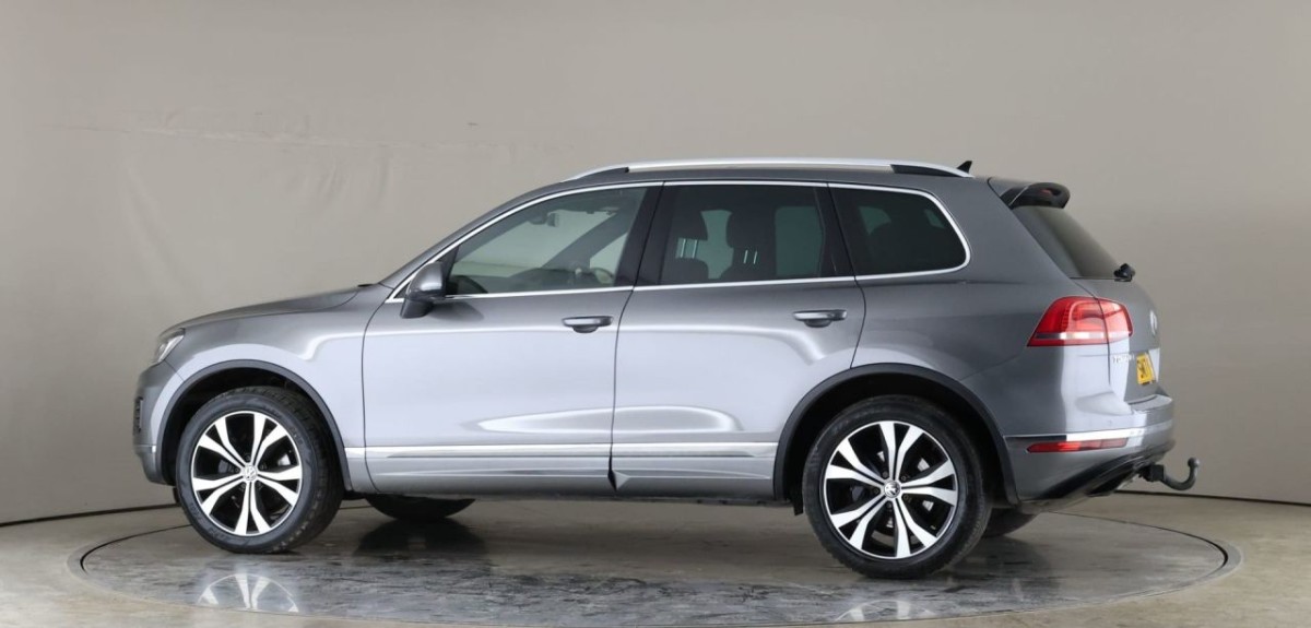 VOLKSWAGEN TOUAREG 3.0 V6 R-LINE TDI BLUEMOTION TECHNOLOGY 5D 259 BHP - 2017 - £16,990
