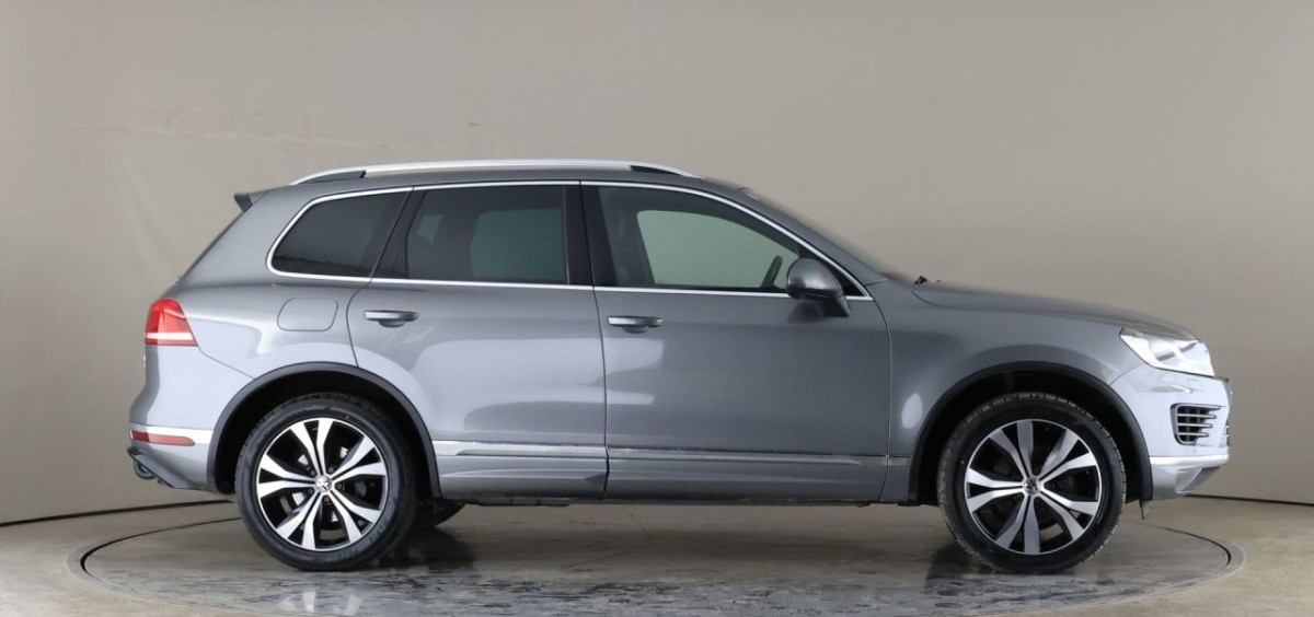VOLKSWAGEN TOUAREG 3.0 V6 R-LINE TDI BLUEMOTION TECHNOLOGY 5D 259 BHP - 2017 - £16,990