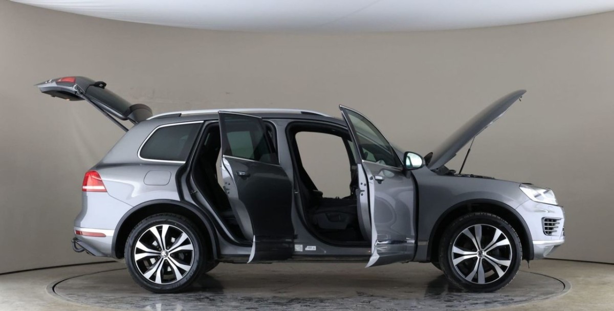 VOLKSWAGEN TOUAREG 3.0 V6 R-LINE TDI BLUEMOTION TECHNOLOGY 5D 259 BHP - 2017 - £16,990
